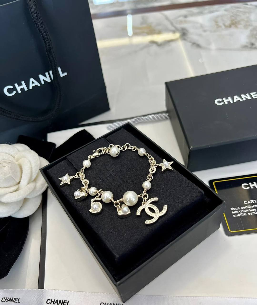 CHANEL ❤️‍🔥*
Bracelet 💥
Master quality 💯
With normal boxes 🗃️ 
55 dhs✅
With master box 📦 
75 dhs✅

Zain216
♥️♥️♥️