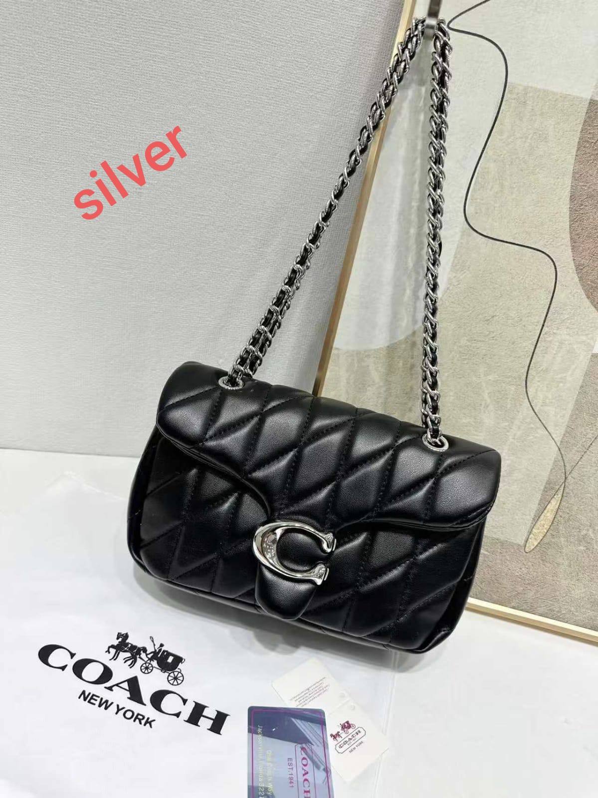COACH Quilted TABBY
Mix metal Hardware
With Soft leather material
Geomatric design
Shoulder Bag
Size 26 cm
With Box

110 dhs✅

Zain239
♥️♥️♥️