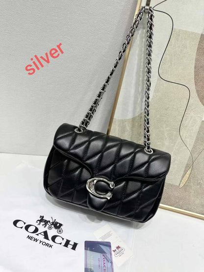 COACH Quilted TABBY
Mix metal Hardware
With Soft leather material
Geomatric design
Shoulder Bag
Size 26 cm
With Box

110 dhs✅

Zain239
♥️♥️♥️