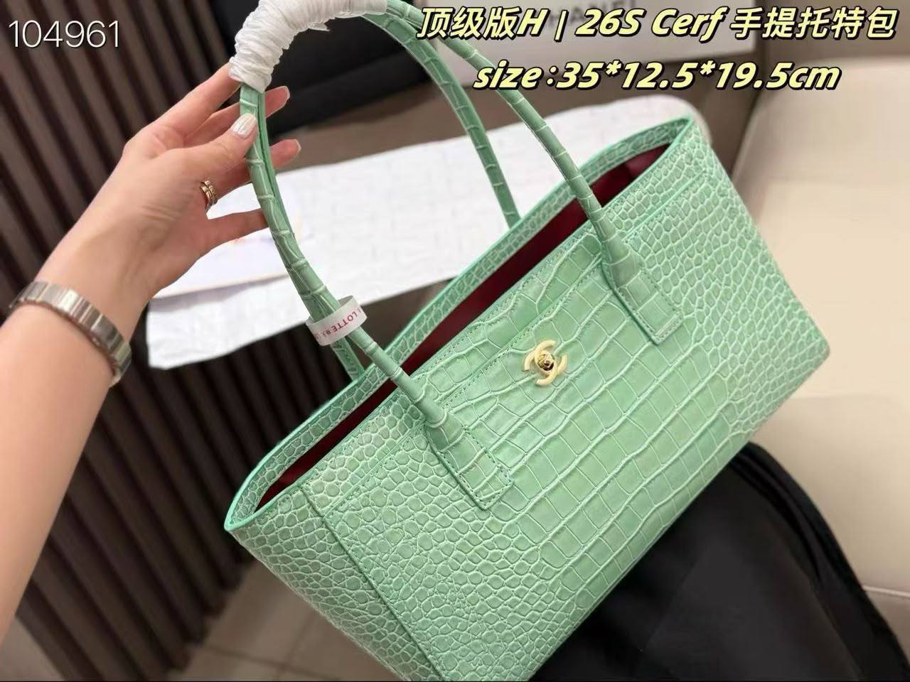 Chanel
Copy one 
with box 
280 dhs🇦🇪🇦🇪

Zain137
♥️♥️♥️