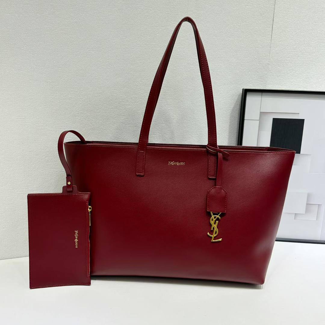 YSL
100 dhs🪙🌺

Good quality with zipper

Zain35
♥️♥️♥️