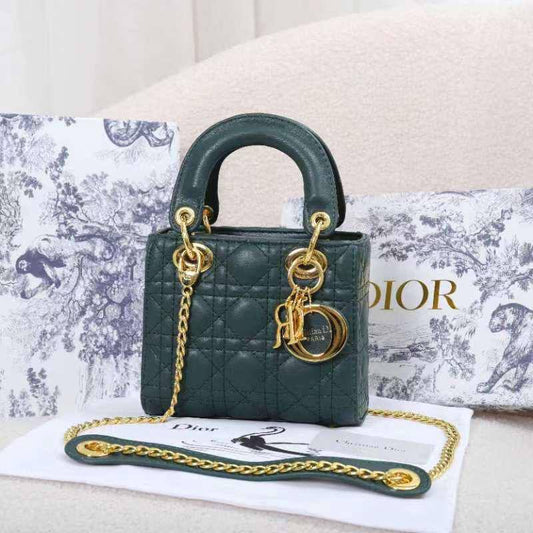 Bags
95 dhs✅
With box 🎁
high quality

Zain26
♥️♥️♥️