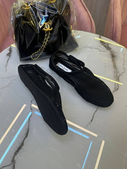 Alaia only shoes

size 36 to 41

110 dhs✅

Zain146
♥️♥️♥️