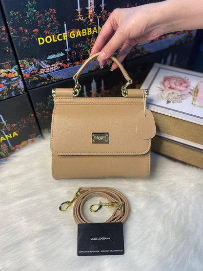 D&G
⚡21cm
⚡with box
110 dhs🇦🇪🇦🇪

Zain118
♥️♥️♥️