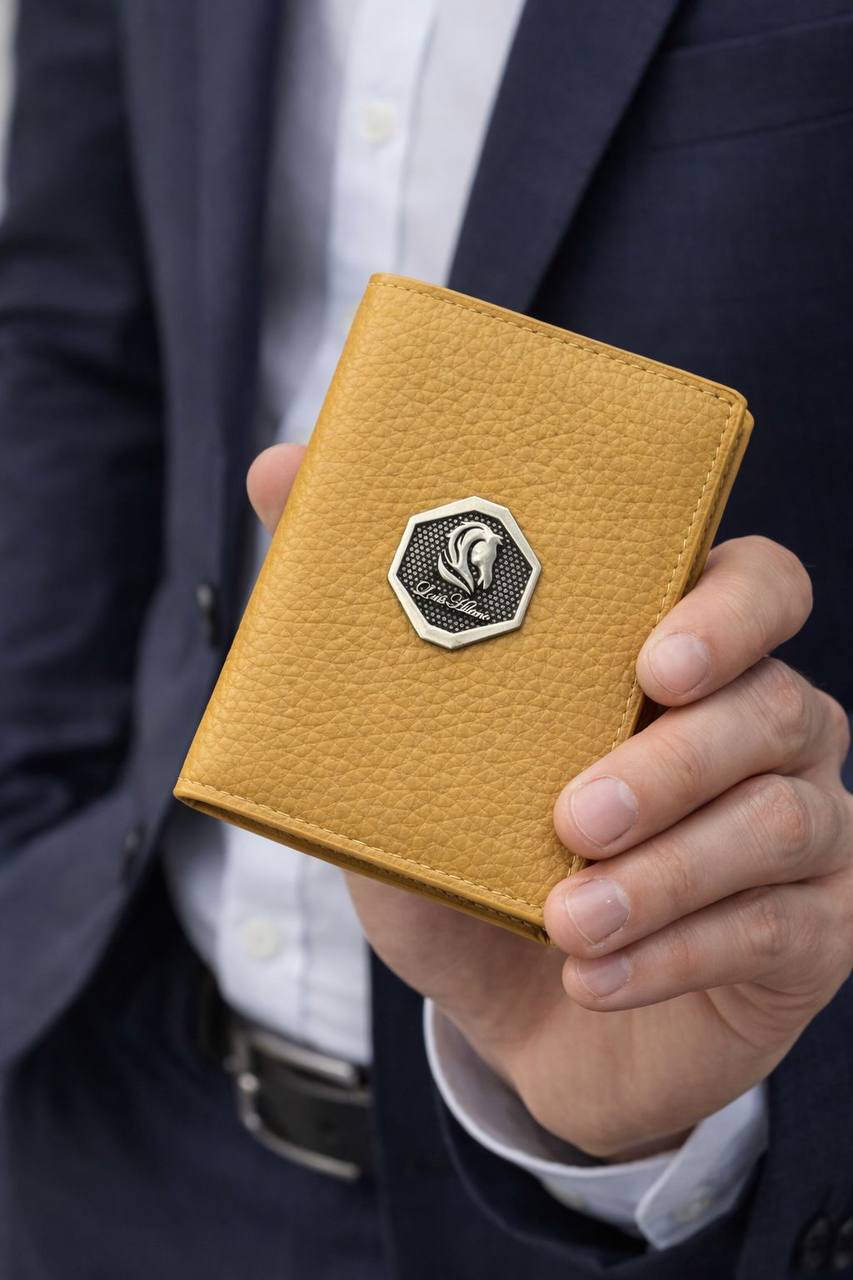 Louis Hilano wallet for men soft leather with box and paper bag 
90 dhs✅

Zain59
♥️♥️♥️