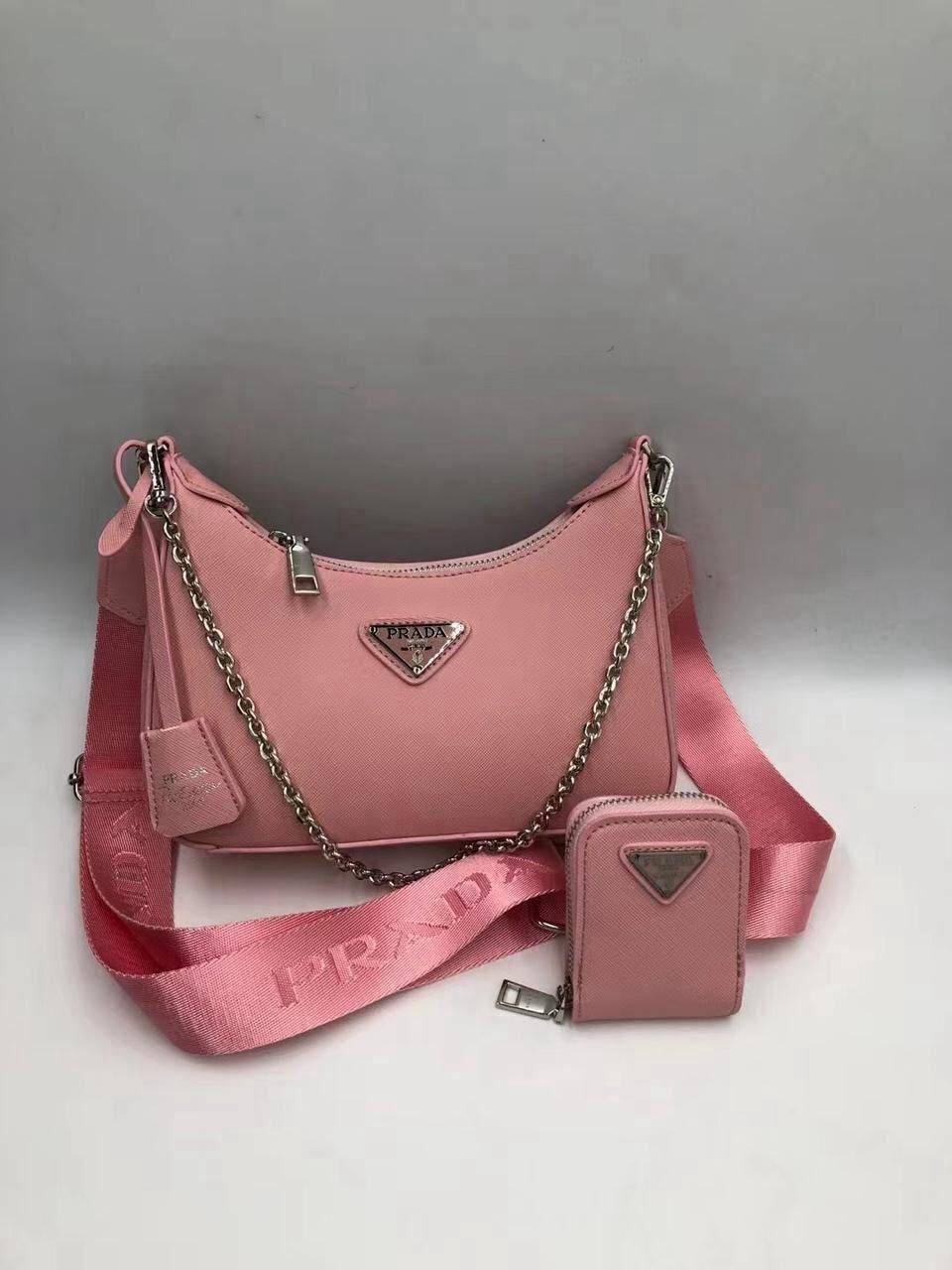 Prada 
GOOD QUALITY 💯
110 dhs🪙💕
With Box 
🎁🎁🎁

Zain269
♥️♥️♥️