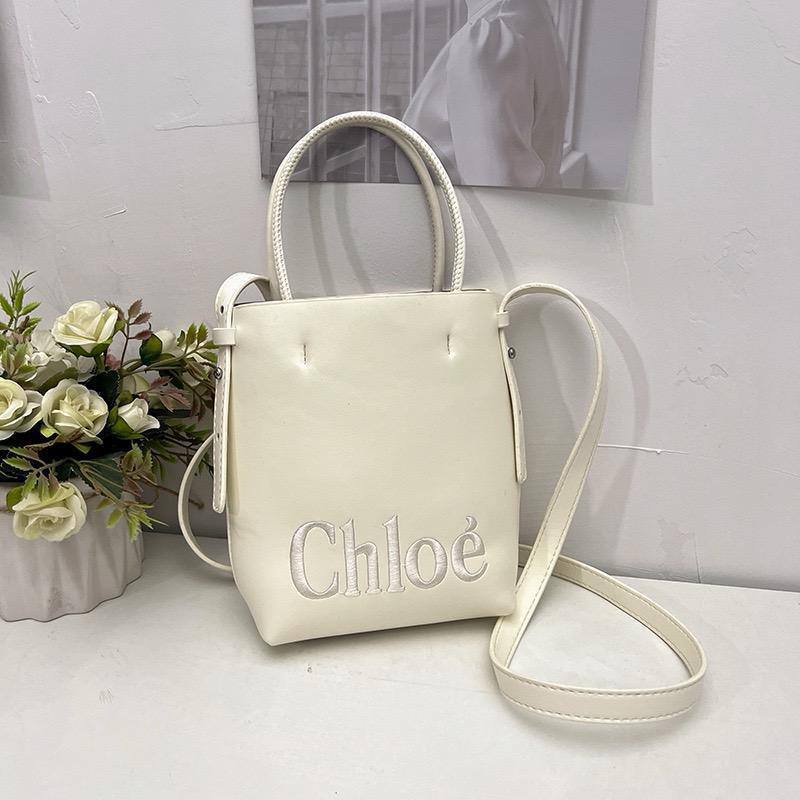 Chloe
Good quality 
45 dhs🪙💕
19*14*7cm

Zain17
♥️♥️♥️