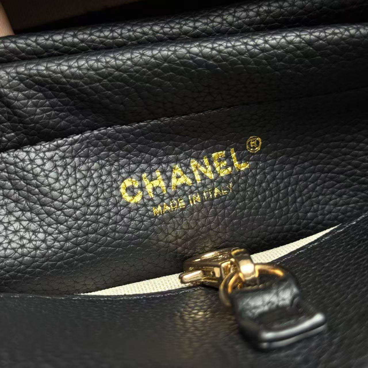 CHANEL 
MASTER QUALITY
325 dhs🇦🇪🇦🇪

Zain39
♥️♥️♥️