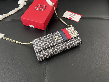 Chanel - CH
85 dhs✅
size 19cm
High quality

Zain26
♥️♥️♥️