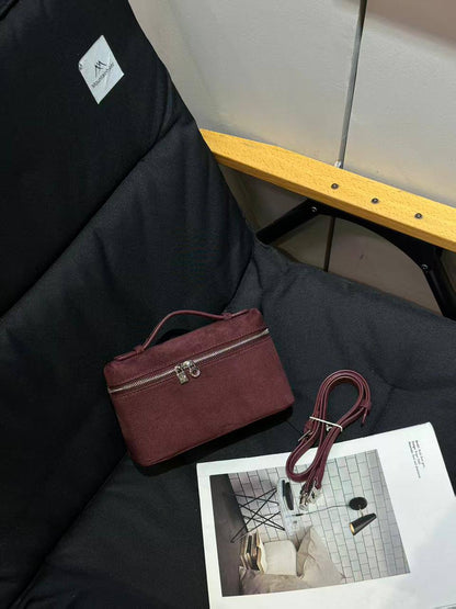 Loro Piana

with box
🎁🎁🎁

80 dhs🪙🌨️

Zain143
♥️♥️♥️