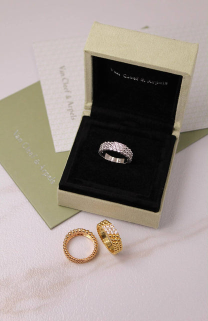 VanCleef & Arpels


Perlée diamonds ring, 3 rows
18K yellow gold, white & ChmpnGold Plated with Stone

Super Master Quality 

75 dhs🇦🇪  with Normal Box
120 dhs🇦🇪 with Orignal Packaging 🎁

Zain209
♥️♥️♥️