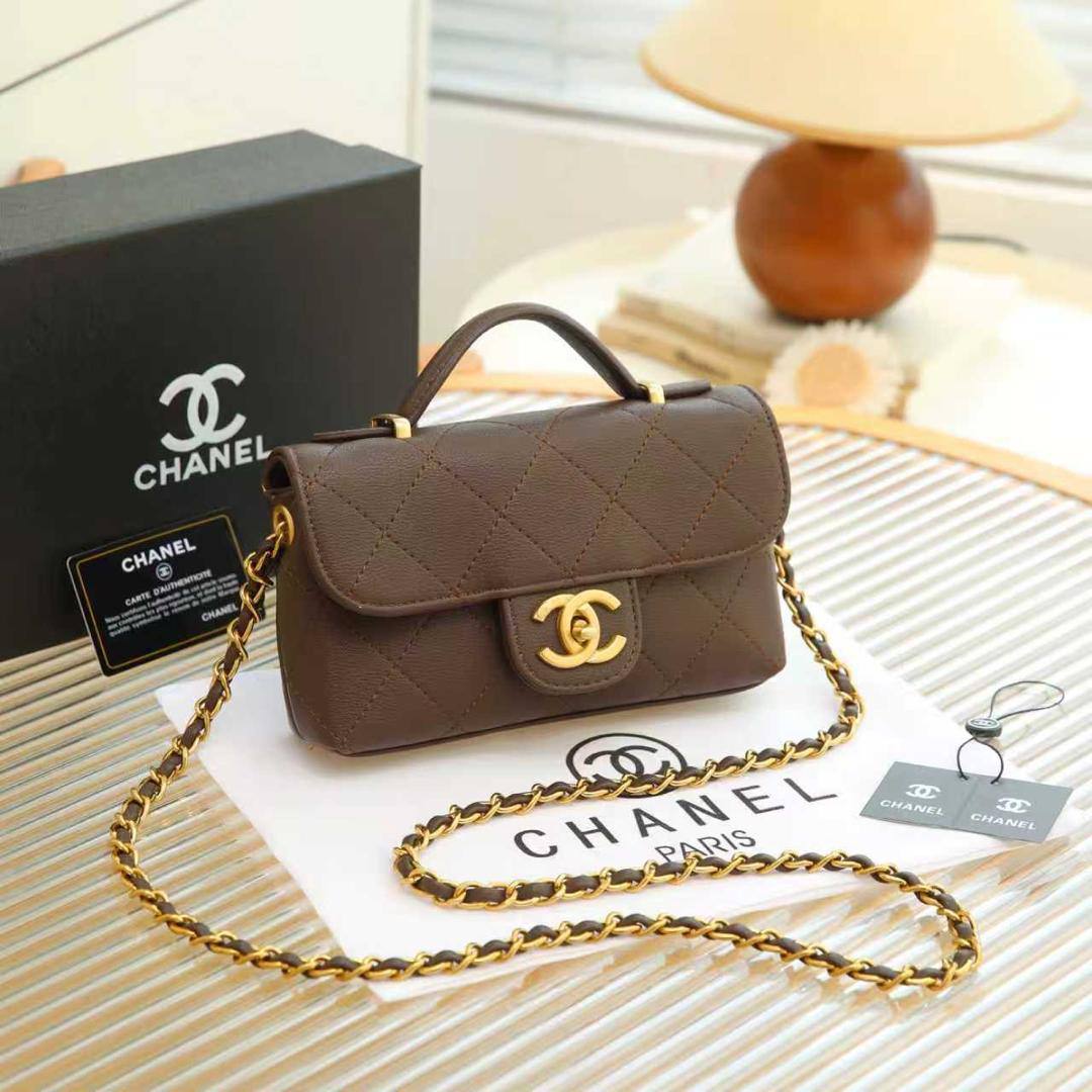 Chanel
95 dhs🪙🌨️ 
high quality 
With box 
🎁🎁🎁

high quality

Zain26
♥️♥️♥️