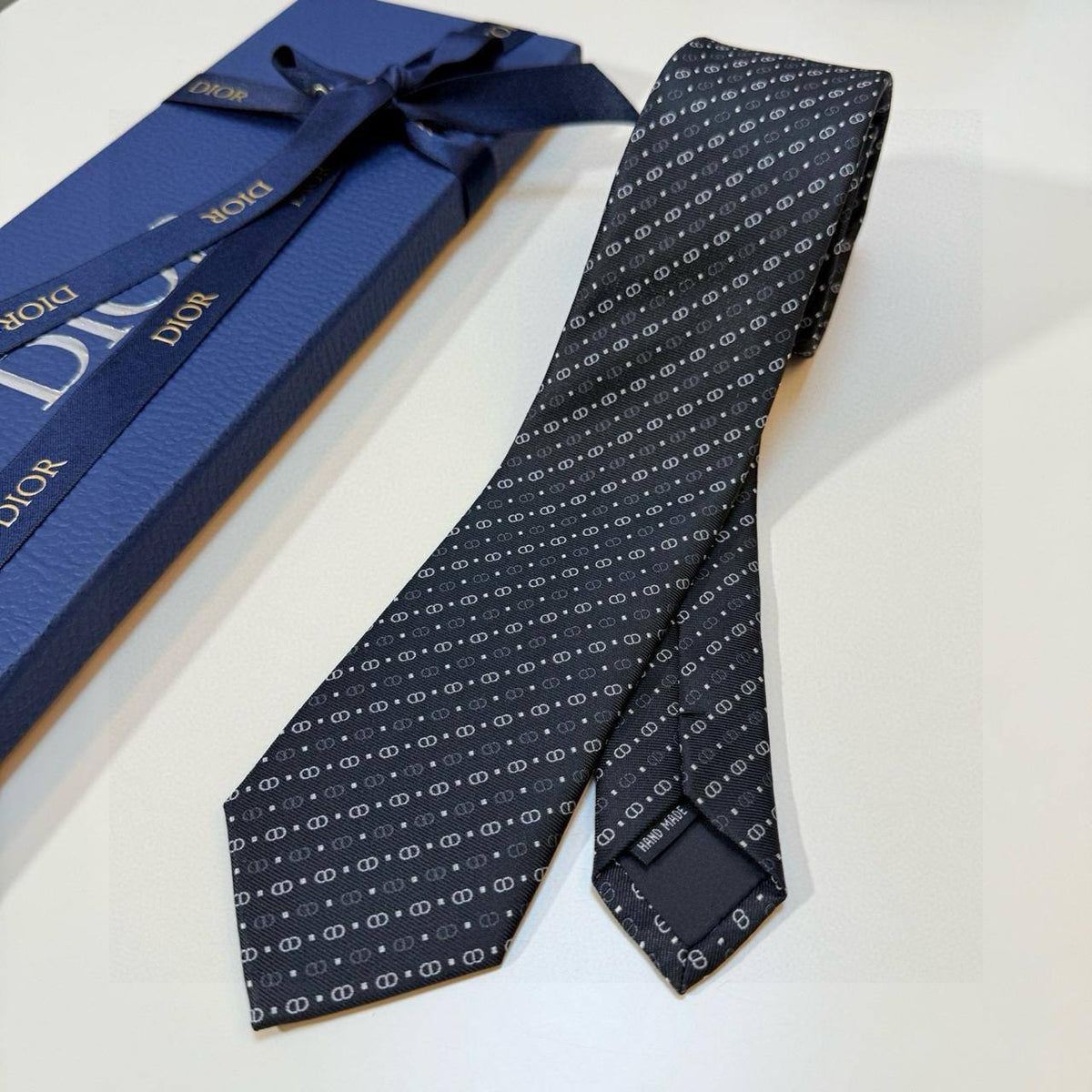 New collections
Dior 🇫🇷 Tie 👔
*super master quality* 💯 
190 dhs✅✅

Zain335
♥️♥️♥️