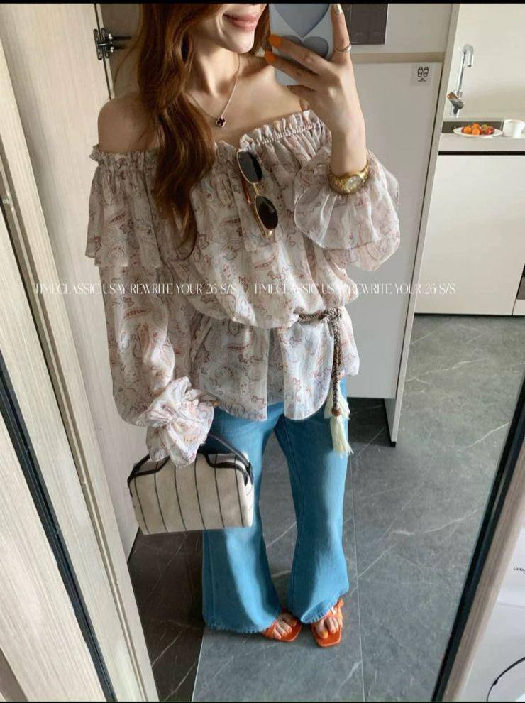 shoulder paisley blouse 
Size M L XL 
60 dhs✅

Zain295
♥️♥️♥️