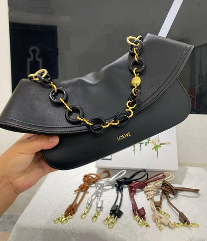 LOEWE 

COPY ONE NEW CAME 
WITH BOX 
🎁🎁🎁

155 dhs🪙🖤

Zain39
♥️♥️♥️