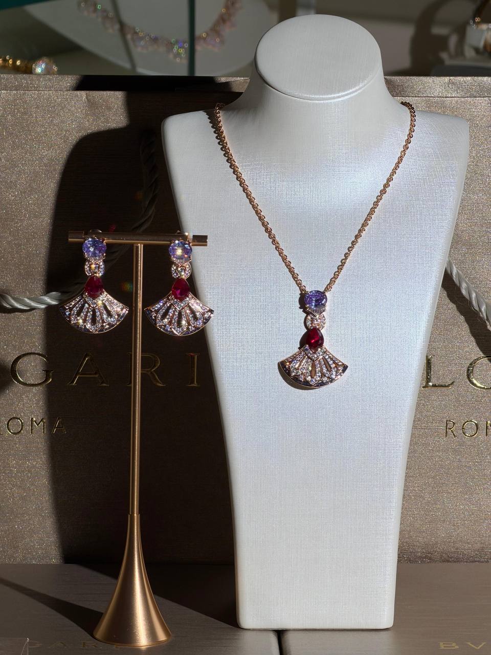 Bvlgari
Flower Pendant Necklace Set
Latest Collection  😍
Quality: Super Master
For Price 👇 WhatsApp✅
0568585901 
0507557372
0552275751 Owner Zain 👌

Zain268
♥️♥️♥️