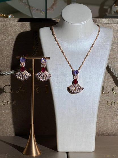 Bvlgari
Flower Pendant Necklace Set
Latest Collection  😍
Quality: Super Master
For Price 👇 WhatsApp✅
0568585901 
0507557372
0552275751 Owner Zain 👌

Zain268
♥️♥️♥️