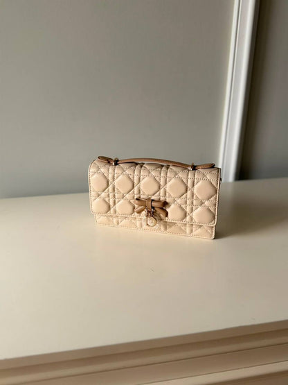 DIOR 
20 cm 
SUPER MASTER QUALITY 
For Price 👇 WhatsApp✅
0568585901 
0507557372
0552275751 Owner Zain 👌

Zain322
♥️♥️♥️