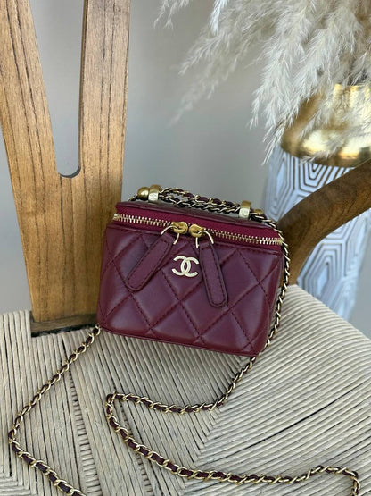 CHANEL
12cm
320 dhs🌺
17cm
340 dhs🌺
Top quality 
With box🎁

Zain167
♥️♥️♥️