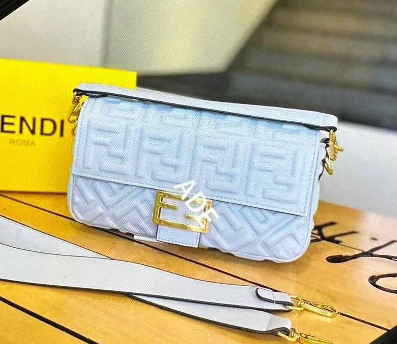 Fendi
High Quality

With box🎁🎁🎁

Size 26cm
90 dhs💓

Zain136
♥️♥️♥️