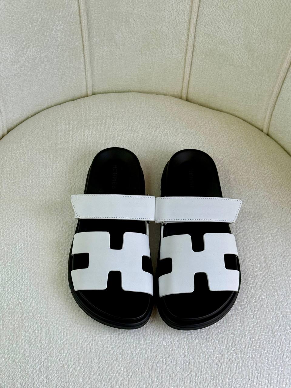 Hermes
Super *AAA* *+* Quality 💯 
With original packing🎁🎁
SIZE:36and42
Available now
450 dhs💓

Zain309
♥️♥️♥️