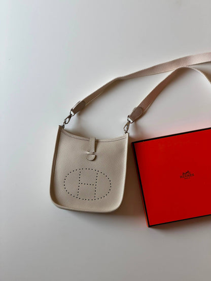 Hermes evelyne 16cm💥Master quality ✅with box 📦 
290 dhs🇦🇪🇦🇪

Zain52
♥️♥️♥️