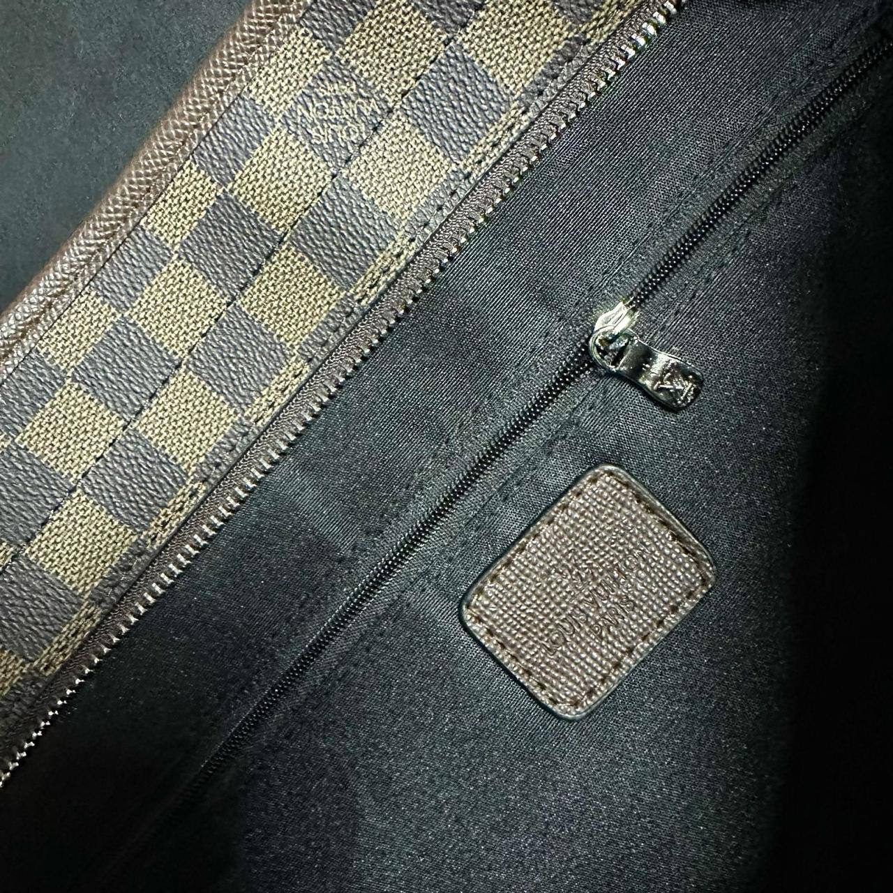 LV
 BRIEFCASE 
 GOOD QUALITY UNISEX
110 dhs✅
……(can be used as a computer bag )

Zain295
♥️♥️♥️