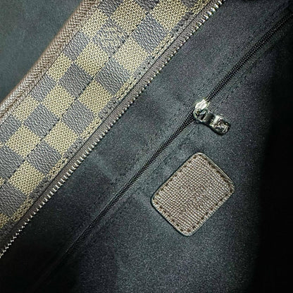 LV
 BRIEFCASE 
 GOOD QUALITY UNISEX
110 dhs✅
……(can be used as a computer bag )

Zain295
♥️♥️♥️