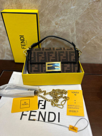 Fendi
95 dhs💓
size：20cm
Good-quality with box

Zain35
♥️♥️♥️