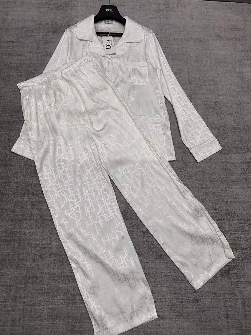 *New collections      
210 dhs🇦🇪🇦🇪
*good  quality  
*Sizes:S M L * 
*AVAILABLE NOW*🥰🛍️🛍️

Zain231
♥️♥️♥️