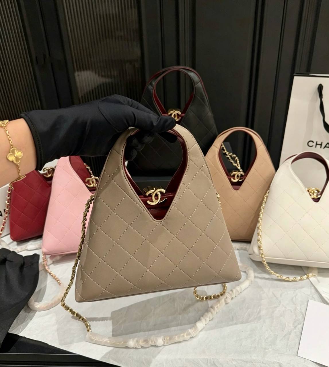 CHANEL
MASTER QUALITY 
WITH BOX 
320 dhs🇦🇪🇦🇪

Zain295
♥️♥️♥️