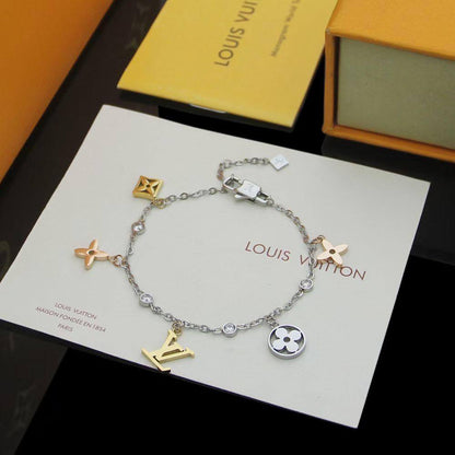 LV BRACELET 

MASTER ✨💫
55 dhs🇦🇪🇦🇪

WITH BOX AND PAPER BAG🛍️🎁


Zain89
♥️♥️♥️