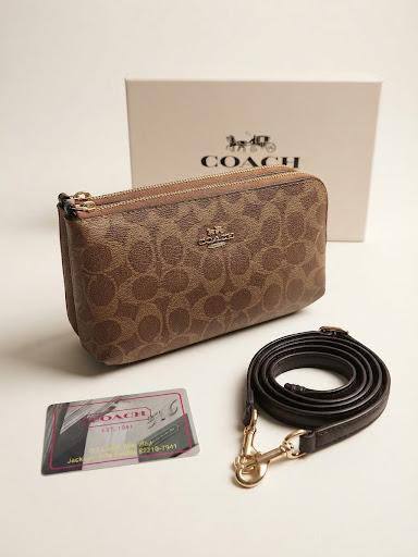 NEW CAME
COACH WALLET 
DUBBLE ZIPPER 
GOOD QUALITY 
50 dhs🇦🇪🇦🇪

Zain40
♥️♥️♥️