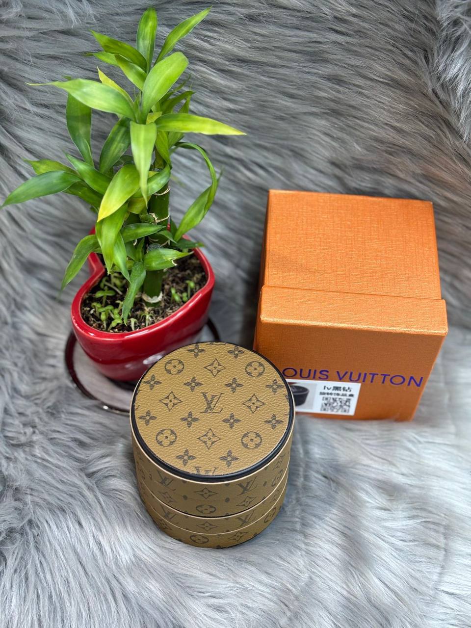 LV  GUCCI  FENDI 
                    jewelry box🔥🔥🔥
SIZE  ………   10  CM 🥰
65 dhs🪙🌨️
with BOX🌷

Zain244
♥️♥️♥️