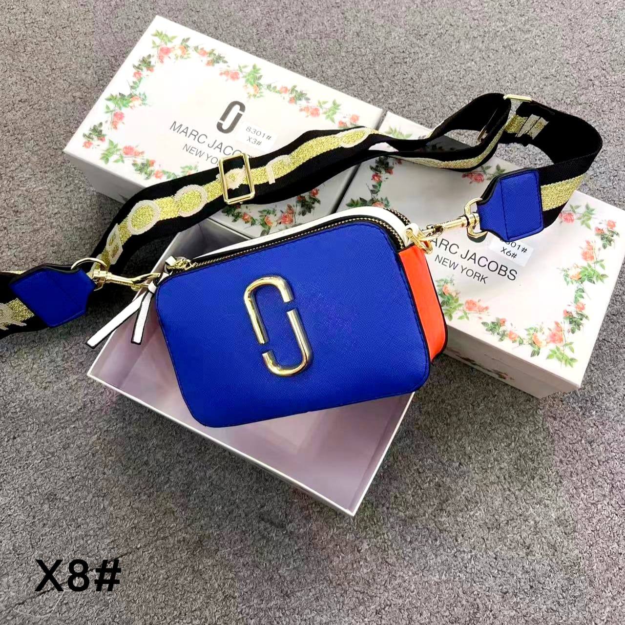 Marc Jacobs
85 dhs💓
with box

Zain26
♥️♥️♥️