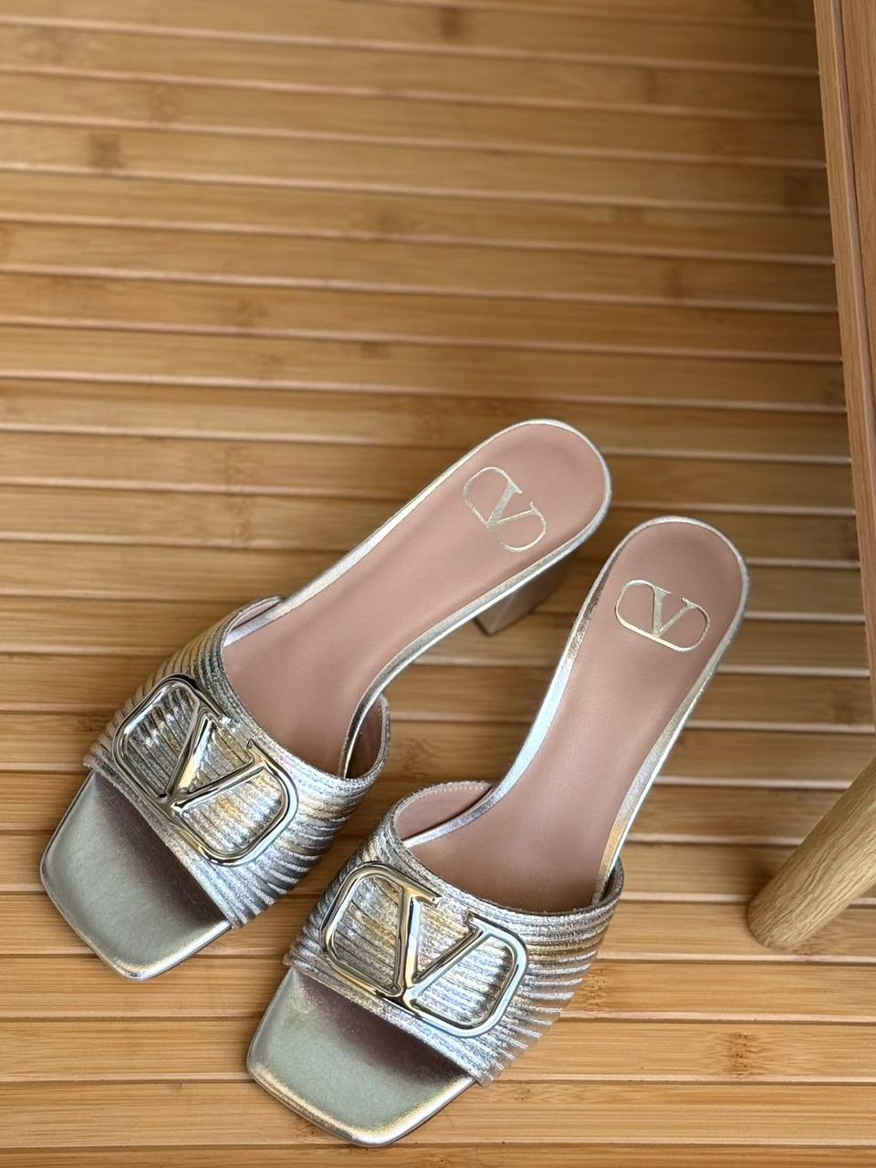 Valentino
AA Quality
𝘀𝗶𝘇𝗲: 𝟯𝟲 𝘁𝗼𝗼 𝟰2
450 dhs🇦🇪🇦🇪

Zain303
♥️♥️♥️