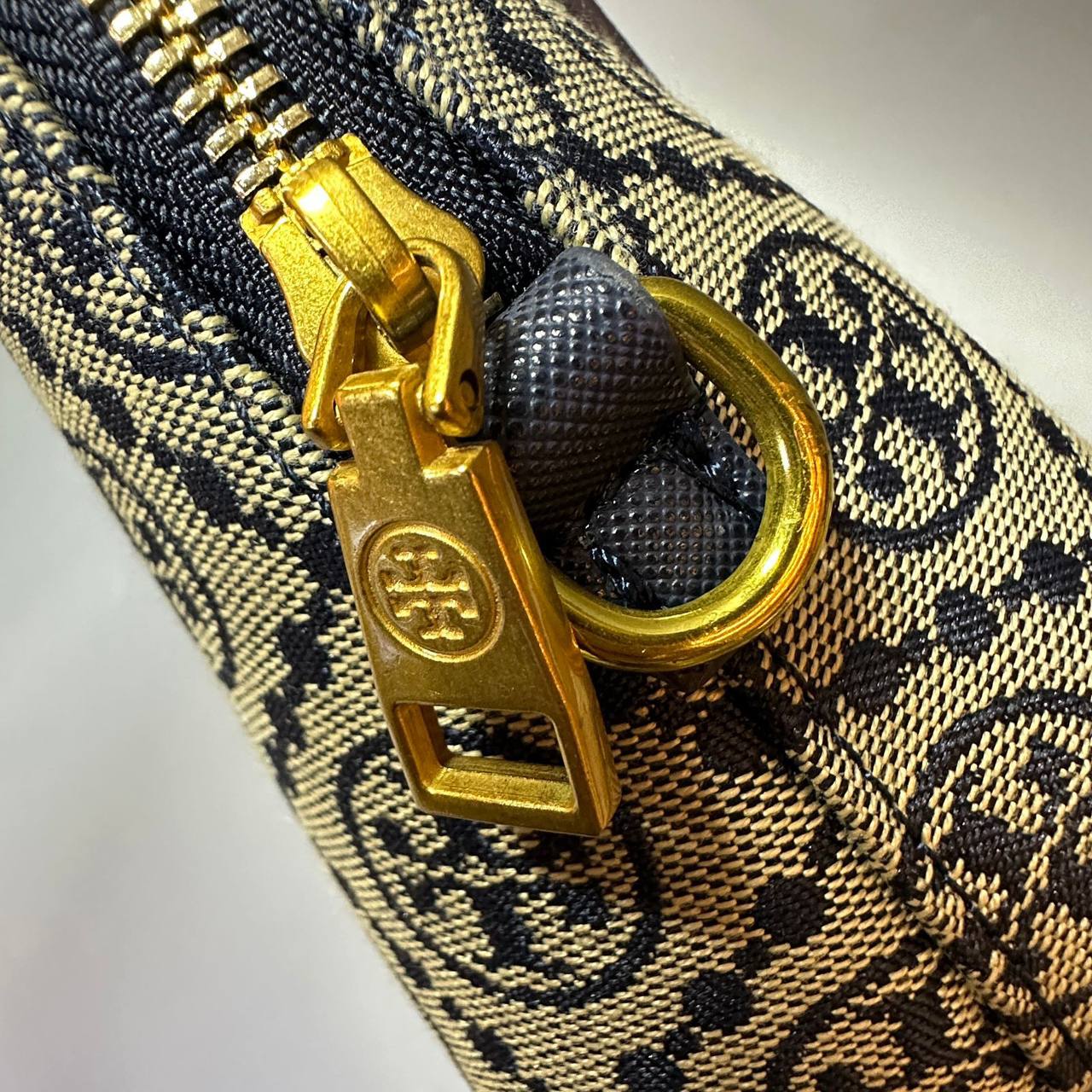 TORY BURCH

 NEW CAME GOOD QUALITY 

WITH BOX 
🎁🎁🎁

90 dhs✅

Zain39
♥️♥️♥️