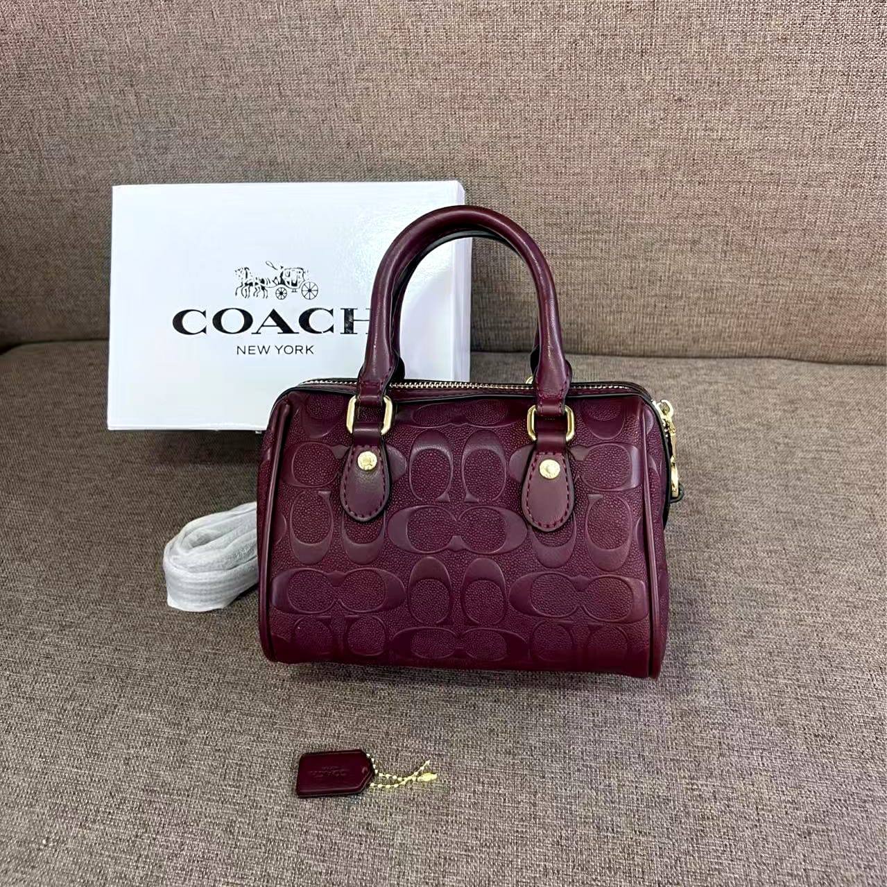 Coach

85 dhs❣️ 

high quality 

with box
🎁🎁🎁

Zain26
♥️♥️♥️