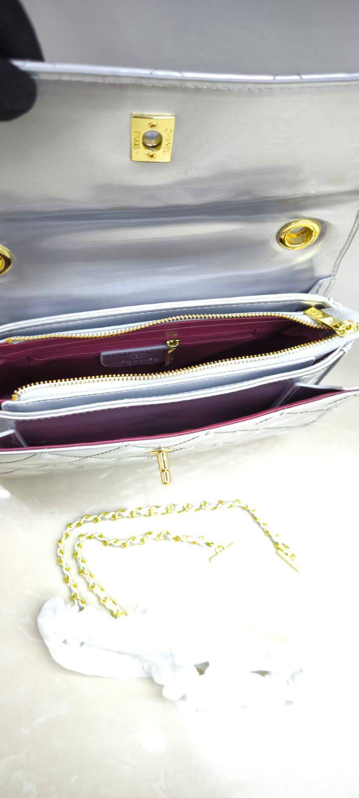 Chanel
with box
good quality
120 dhs✅

Zain203
♥️♥️♥️