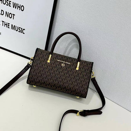 MK long
Size : 22 * 14 cm
95 dhs🪙🌺

with box 🎁

Zain115
♥️♥️♥️