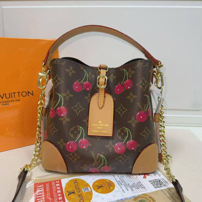 LV

Best quality 
with box
115 dhs🇦🇪🇦🇪

size 21CM

Zain290
♥️♥️♥️