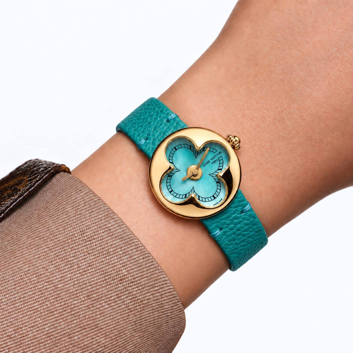 LV

watch for ladies 

good quality 
size 26mm

380 dhs🇦🇪🇦🇪
Zain59
♥️♥️♥️