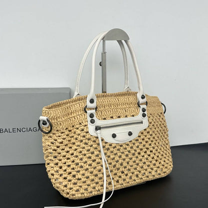 Balenciaga 
Master🌺🌺
360 dhs💓
 
Zain228
♥️♥️♥️