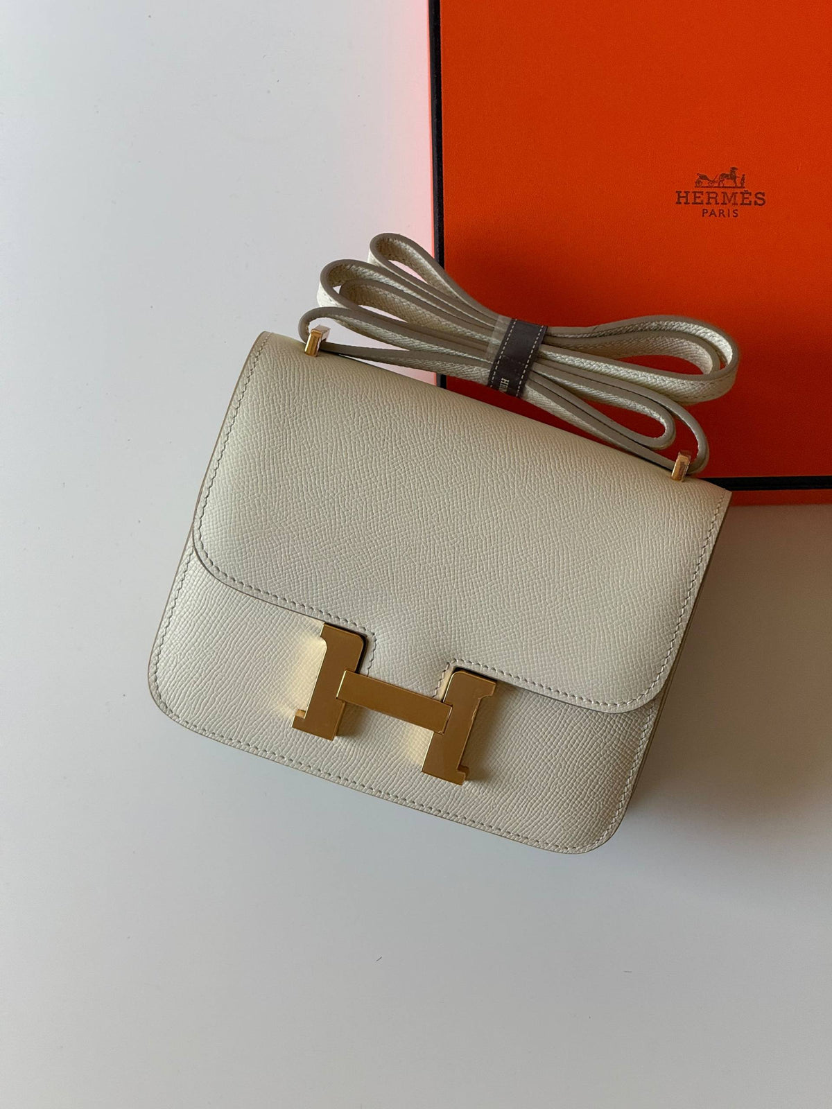 Hermes 

constance 19cm 💕

Master quality😍
with box❤️
340 dhs🇦🇪🇦🇪

Zain52
♥️♥️♥️