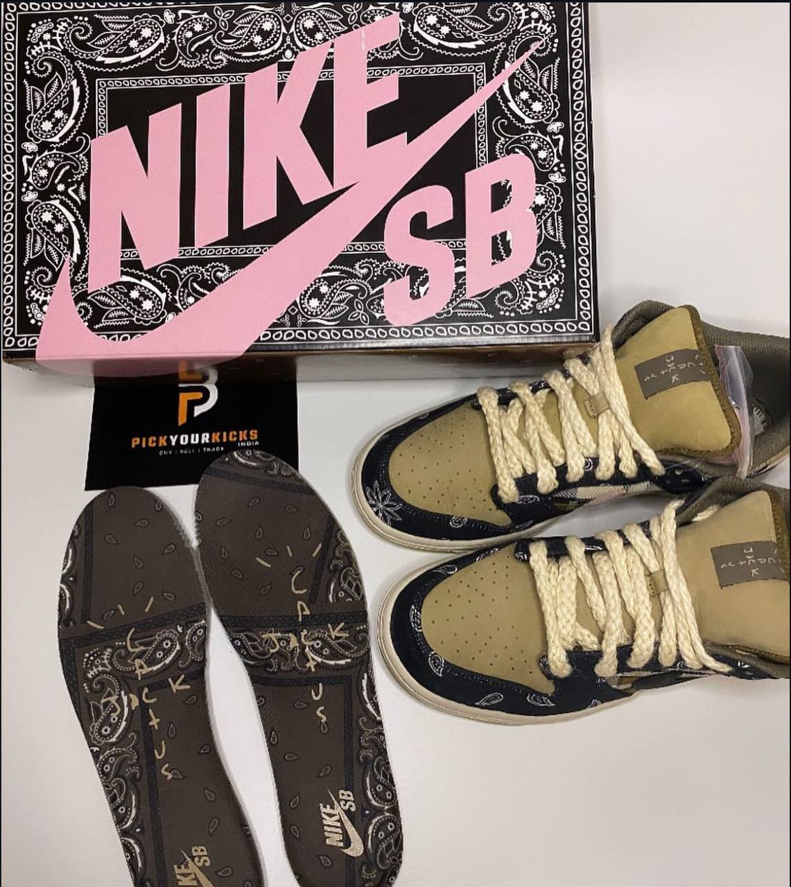 Nike x Travis Scott SB Dunk Low
36-45 AVAILABLE😍
240 dhs✅

Zain242
♥️♥️♥️