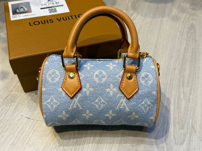 LV speedy 16cm

90 dhs💚❤️❤️💚

with box
🎁🎁🎁

Zain254
♥️♥️♥️