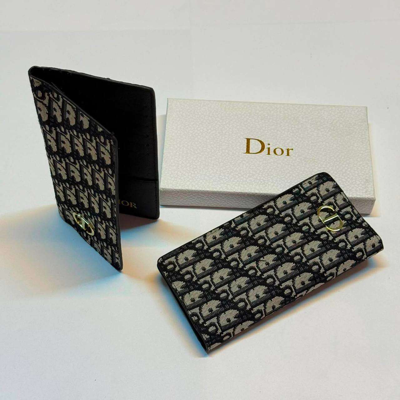 WALLETS AND CARD HOLDERS 
GOOD QUALITY
25 dhs✅

Zain40
♥️♥️♥️