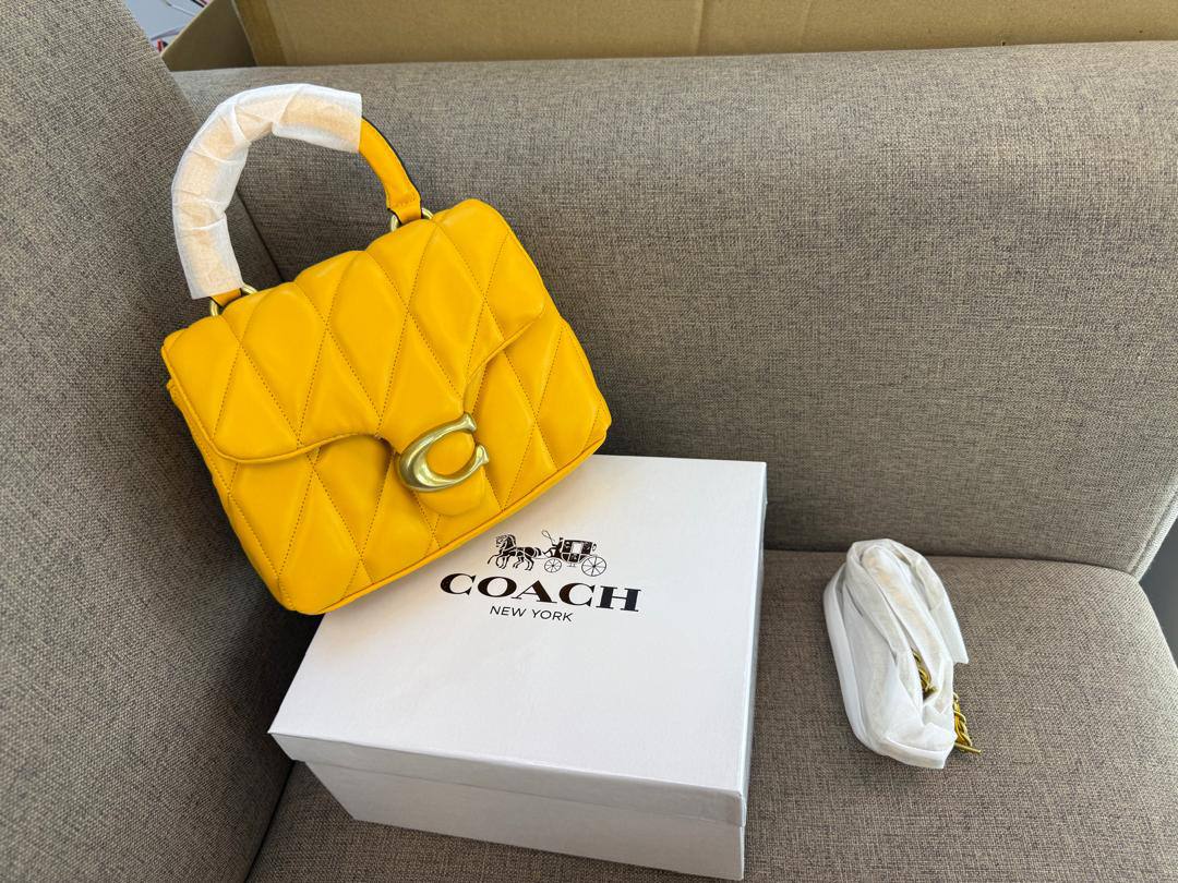 Coach
95 dhs✅

with box
🎁🎁🎁

size 20cm

Zain26
♥️♥️♥️