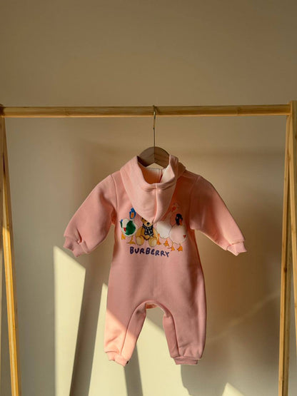 New collection{}
Burberry 🔥
Super master quality 😍
Size:3/.6months/1 years 
230 dhs🪙🖤

Zain261
♥️♥️♥️