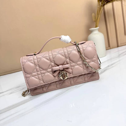 Dior
Master
21 cm
320 dhs✅

Zain297
♥️♥️♥️